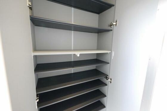 玄関　シューズボックス