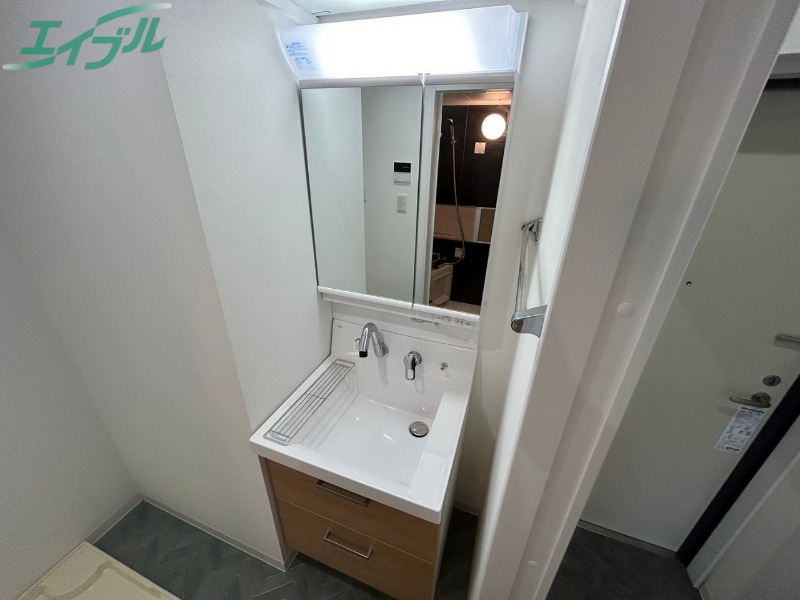 洗面設備　同型参考写真