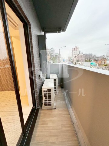 バルコニー　開放的で明るい空間を演出してくれるバルコニーです