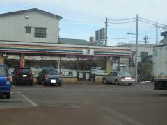 コンビニ　セブンイレブン長岡堤町店（コンビニ）まで271m