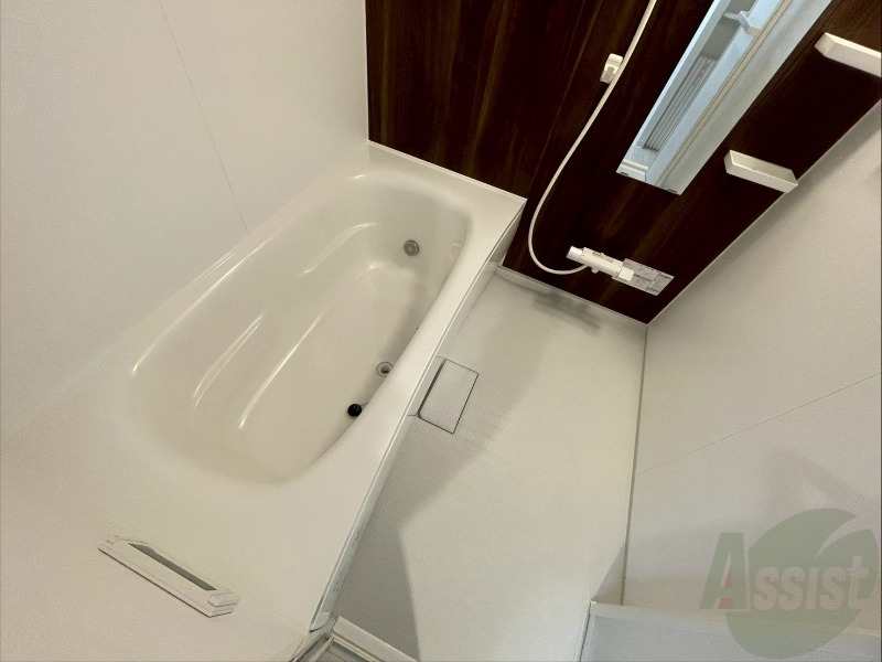 バス・シャワールーム　お風呂になります。一日の疲れを癒してくださいね。