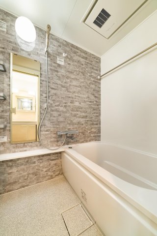 バス・シャワールーム　浴室乾燥機付き。