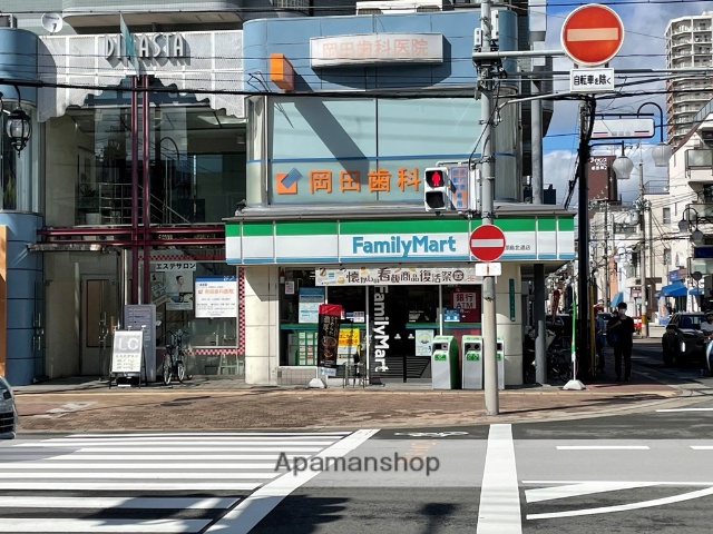 コンビニ　ファミリーマート（コンビニ）まで308m