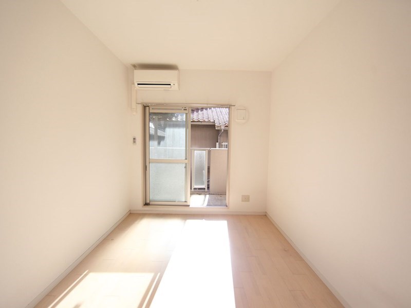 バルコニー　洋室7.3帖　エアコン完備　南面バルコニー