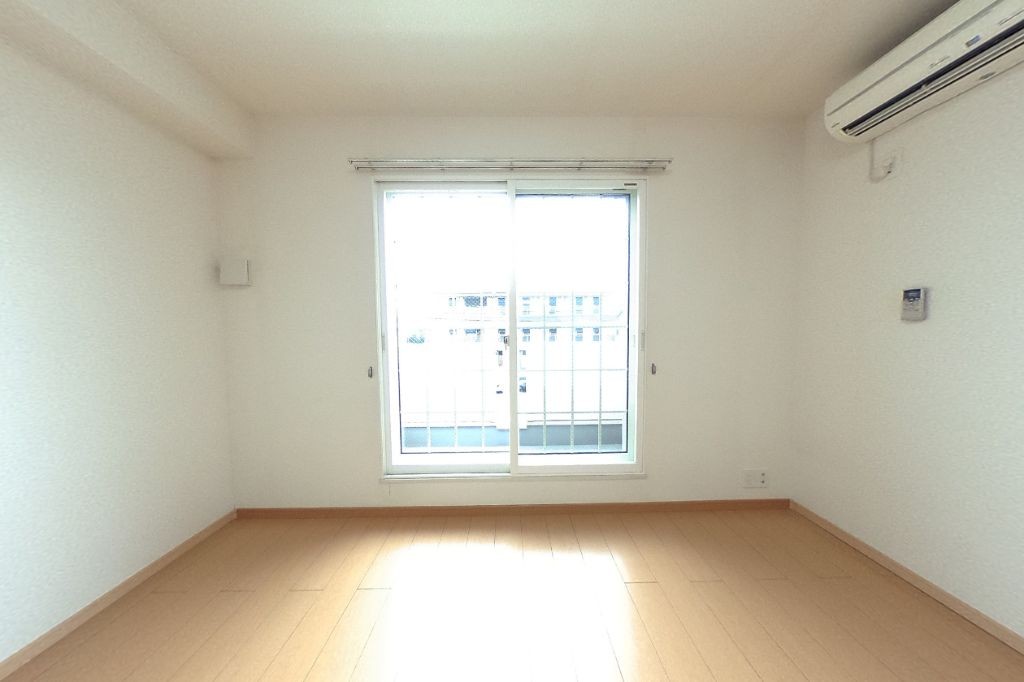 居室・リビング　開放感のあるゆったりとしたお部屋です♪