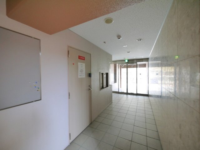 エントランス　使いやすいリビングです