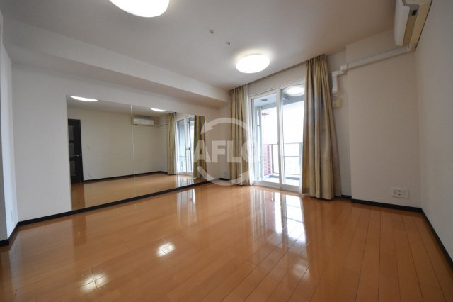 居室・リビング　ザ・梅田タワー　リビング