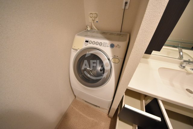 洗面設備　ザ・梅田タワー　洗濯機置き場