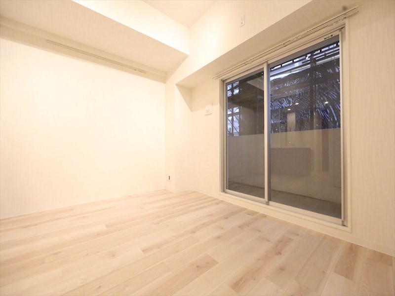 バルコニー　洋室10.5帖　エアコン完備　バルコニー