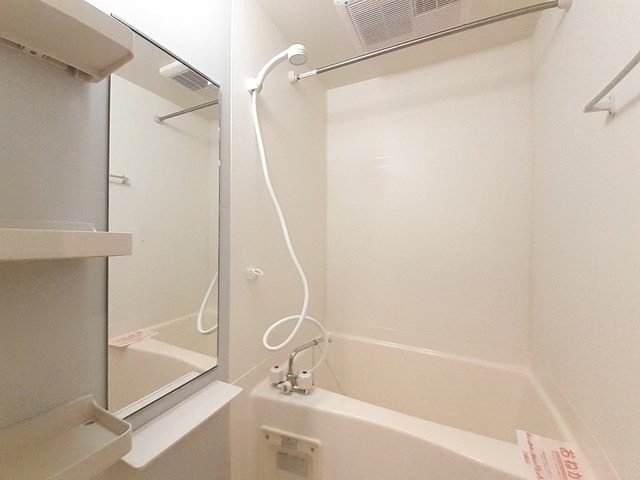 バス・シャワールーム　1日の疲れはこちらで流しましょう