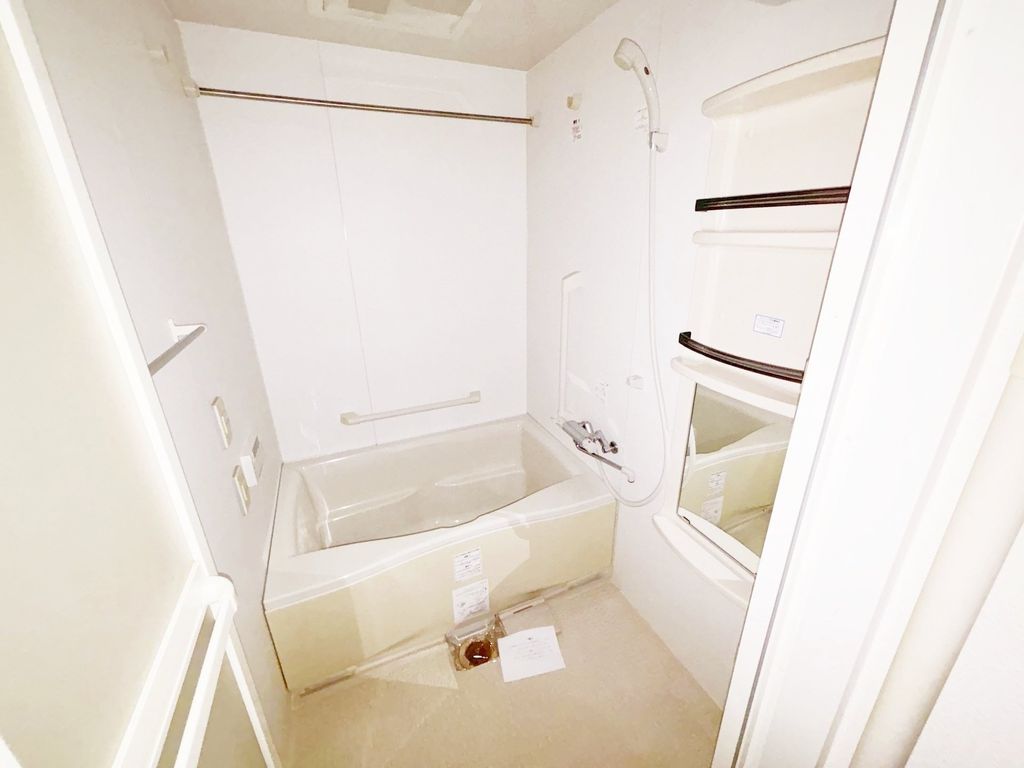 バス・シャワールーム　同物件別部屋写真