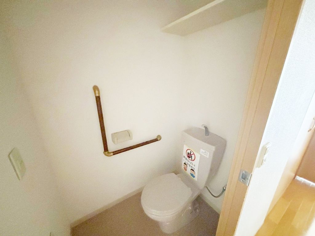 トイレ　同物件別部屋写真