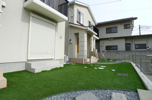 エントランス　庭