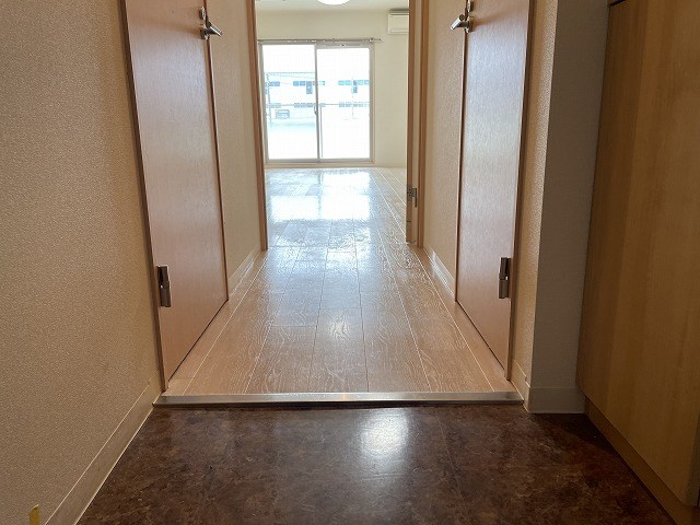 玄関　参考写真掲載。