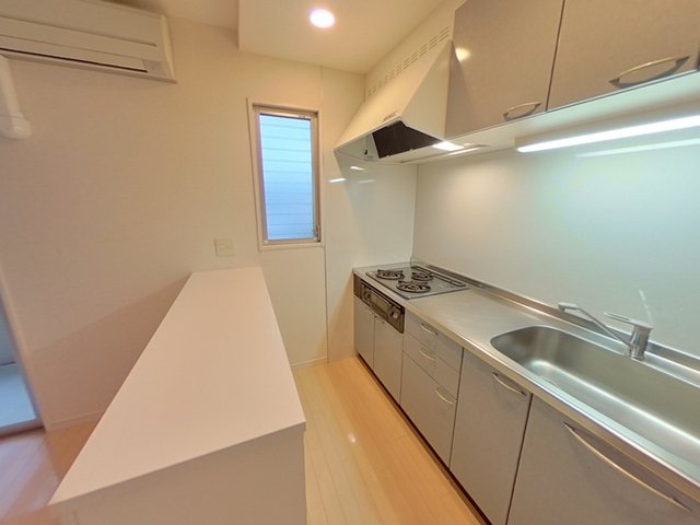 キッチン　※写真は別号室のものですので現状優先とさせていただきます