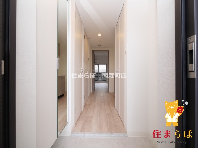 玄関　「気になったら、LINEで気軽に相談できますよ。」