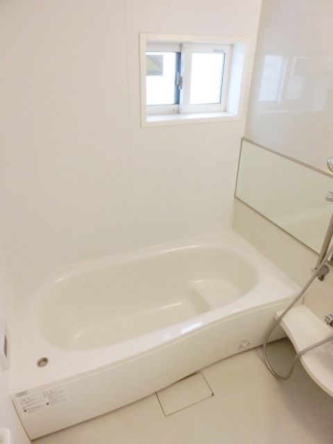 バス・シャワールーム　ゆったりとした一坪の浴室は魅力的です