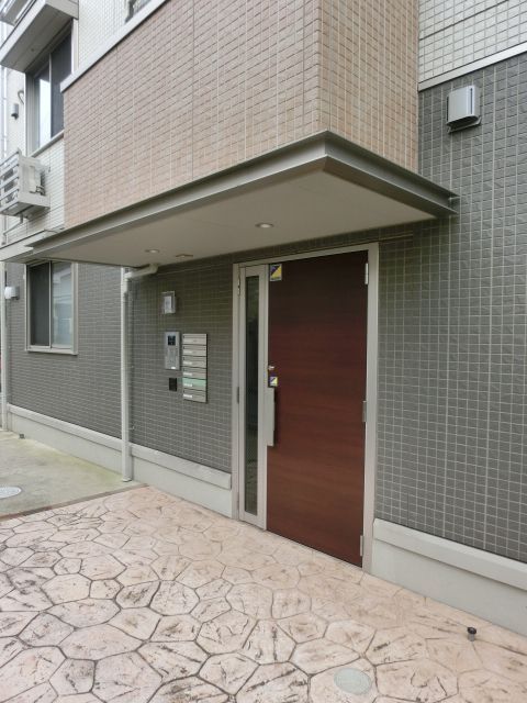 エントランス　お部屋へはこちらからどうぞ