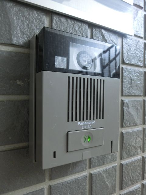 その他　玄関にカメラ付きインターホン