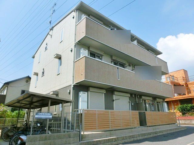 建物外観　2015年築。オシャレな外観ですね