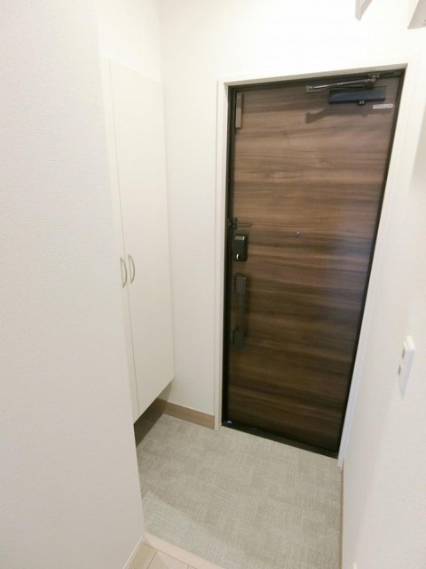玄関　同物件別号室のものです。