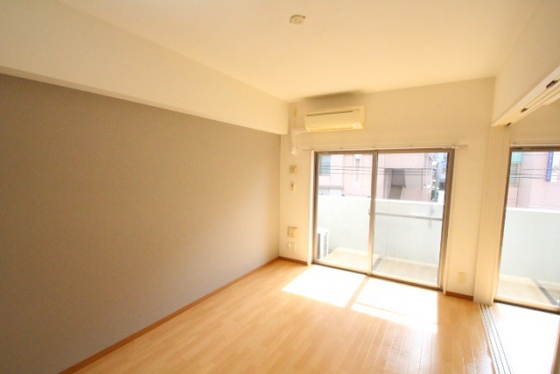 居室・リビング　※別号室の写真です