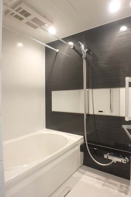 バス・シャワールーム　ゆったりとくつろげるバスルームです♪清潔感もありますね。