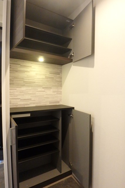 玄関　上下にシューズボックスがあり、沢山収納出来ます♪