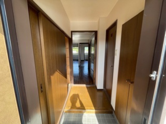 玄関　※別号室の写真です。