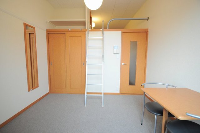 居室・リビング　実際と異なる場合がございます。