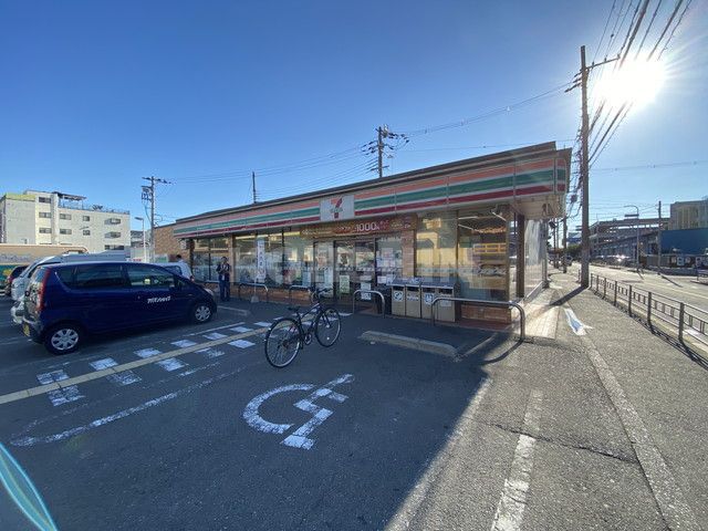 コンビニ　セブンイレブン（コンビニ）まで504m