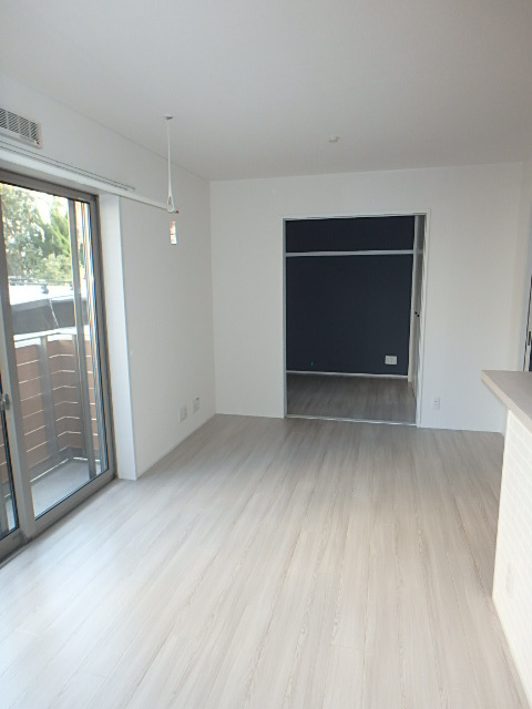 居室・リビング　前面開けていて開放感あります