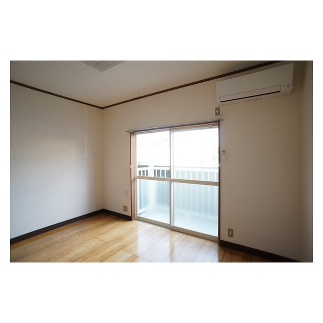 居室・リビング　明るい日差しの空間