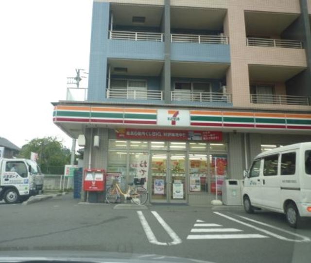 コンビニ　セブンイレブン横浜長津田みなみ台店（コンビニ）まで597m