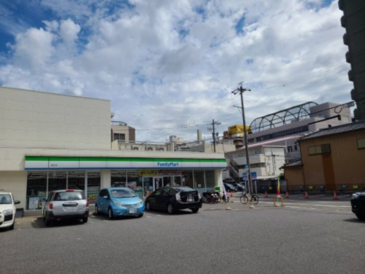 コンビニ　ファミリーマート 高辻店（コンビニ）まで450m