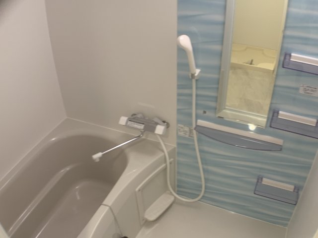 バス・シャワールーム　浴室乾燥機付きで便利です！