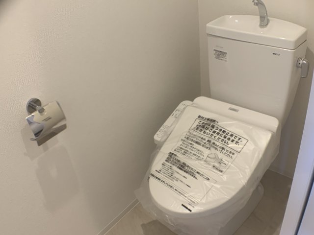 トイレ　温水洗浄便座機能付き♪