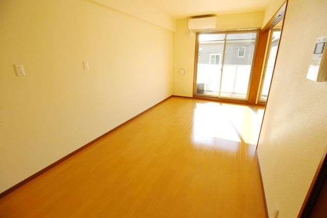 居室・リビング　★奥行きがある８．９帖のリビングです★