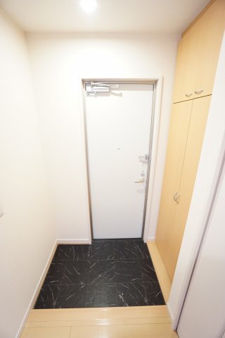 玄関　※同物件・同タイプの写真です