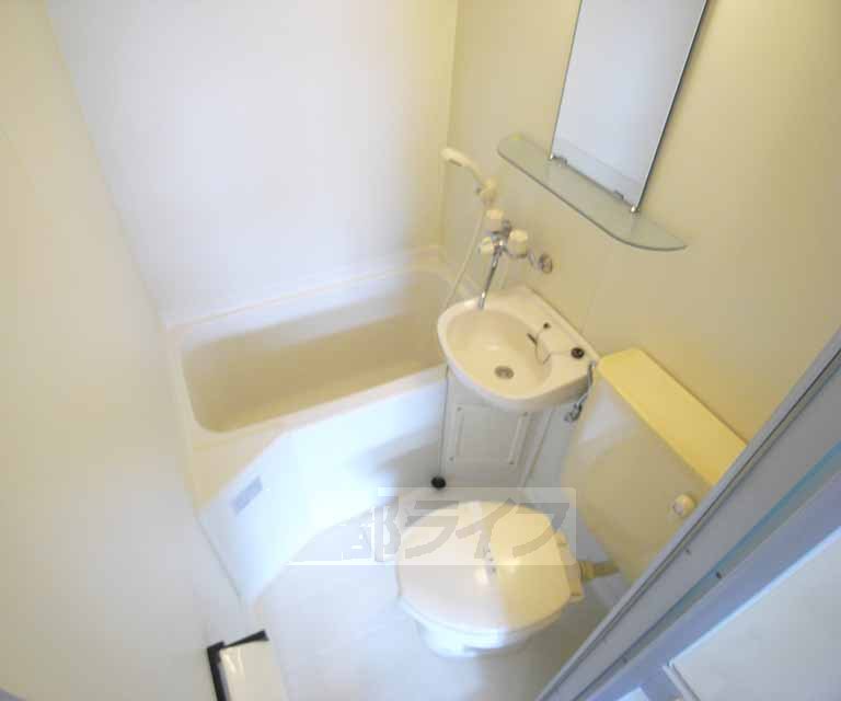 バス・シャワールーム　ユニットバスは掃除が簡単です。