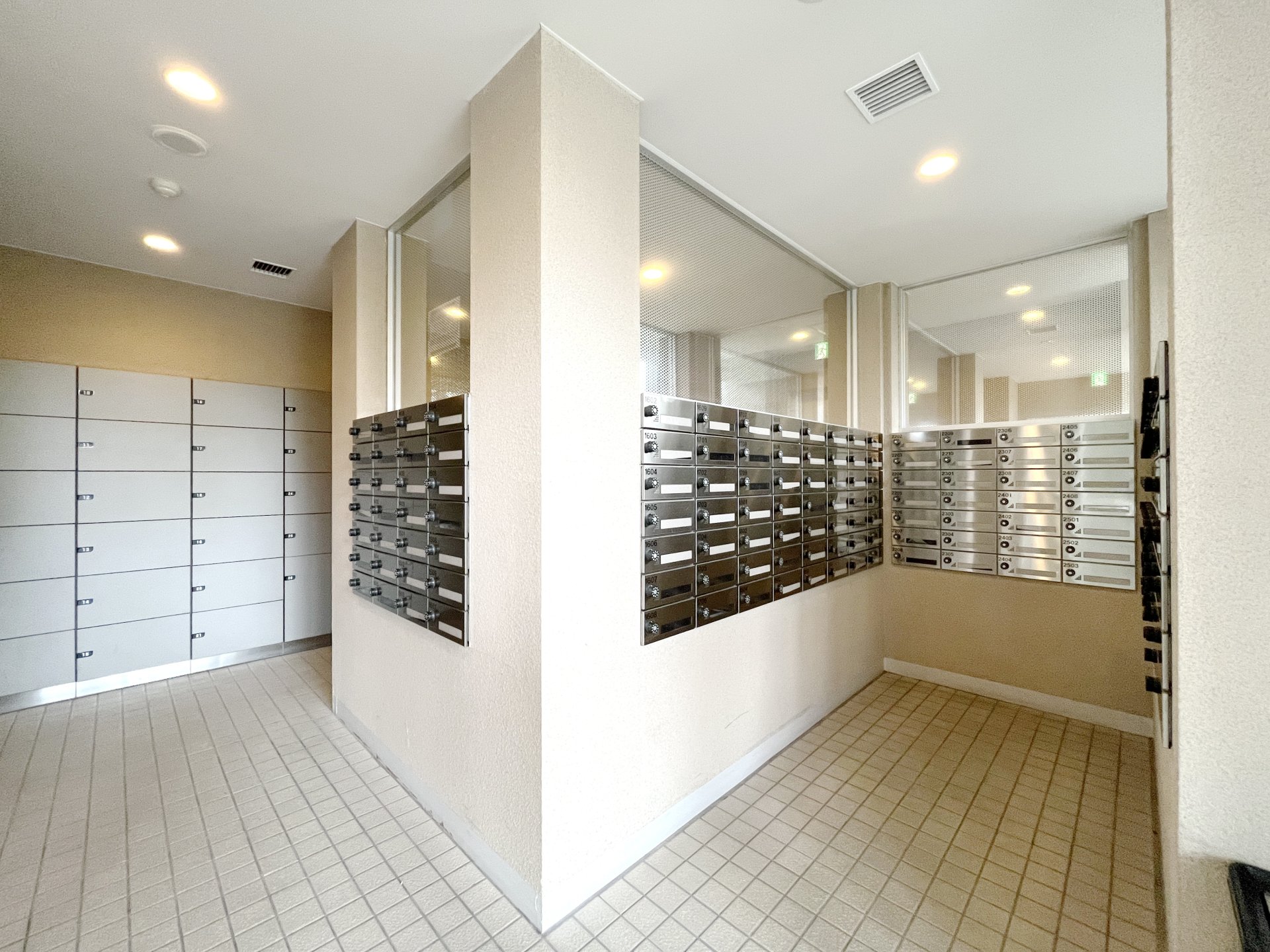 ドラックストア　トモズ品川インターシティ店（ドラッグストア）まで533m