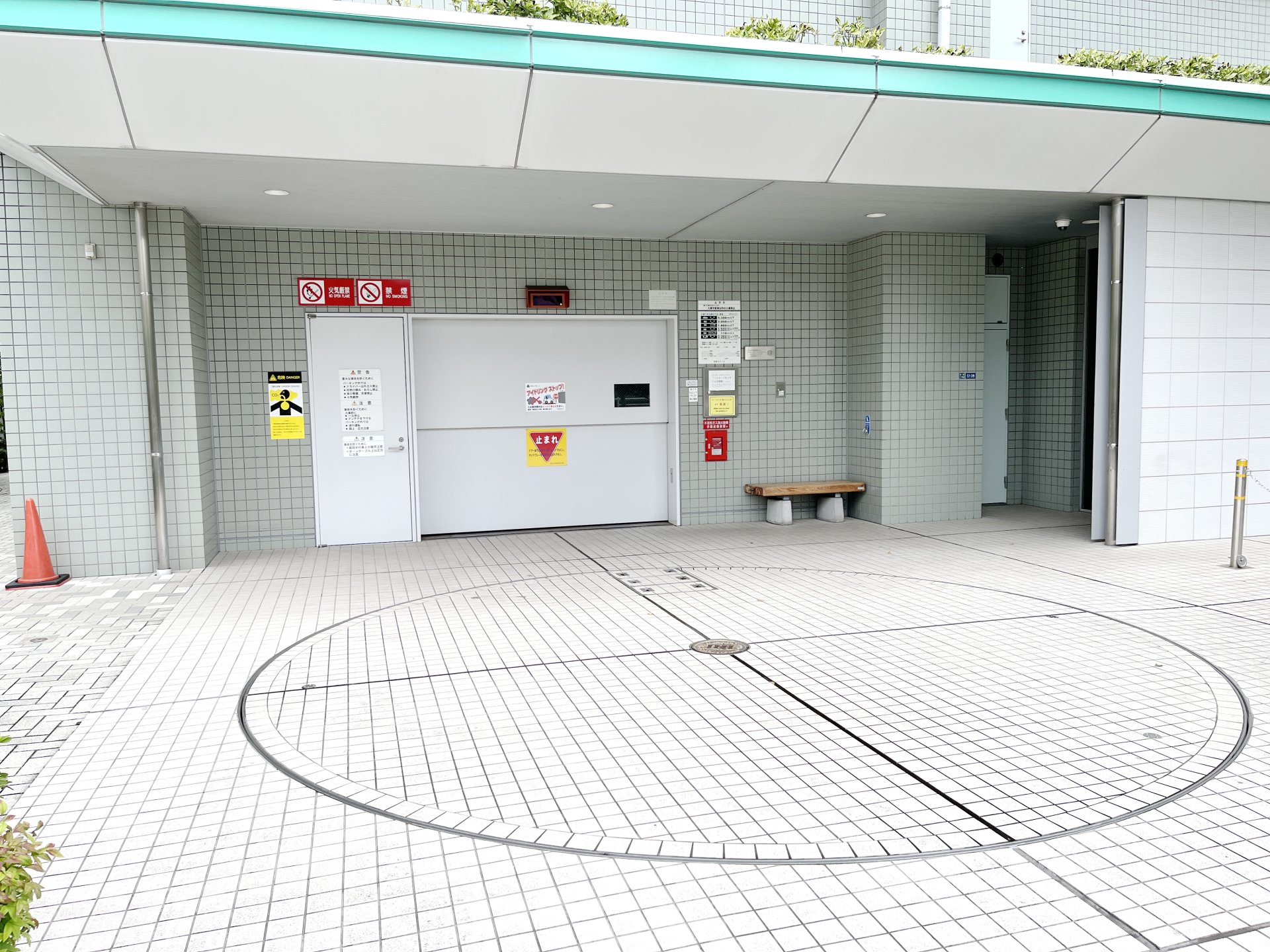 銀行　三菱UFJ銀行品川駅前支店（銀行）まで816m