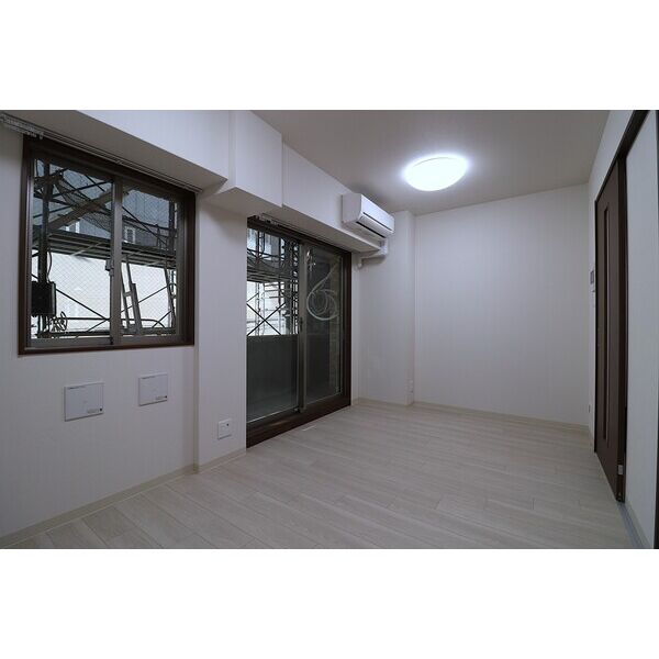 居室・リビング　洋室は約７帖。エアコン付きです！