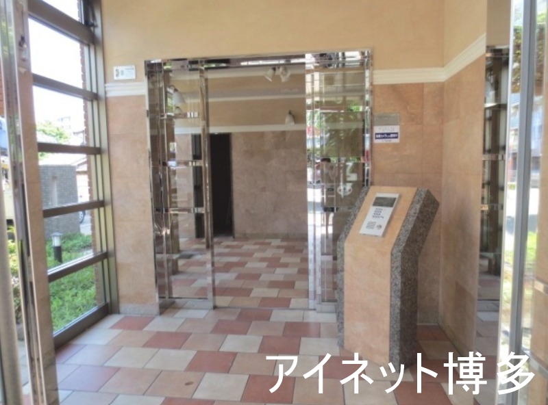 エントランス　オートロック物件で安心ですね