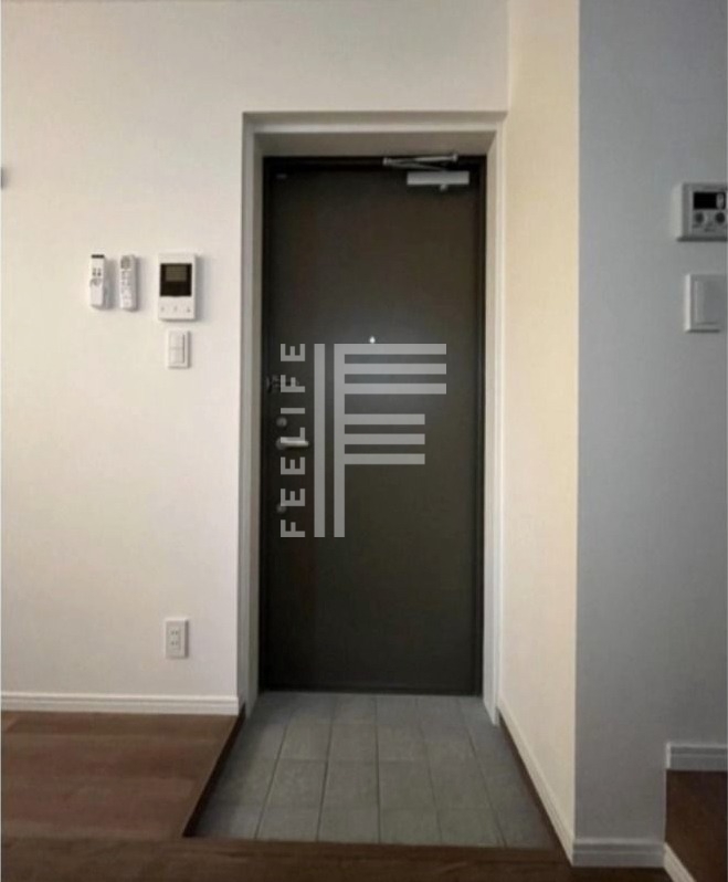 玄関　別部屋の写真です、ご参考までに。