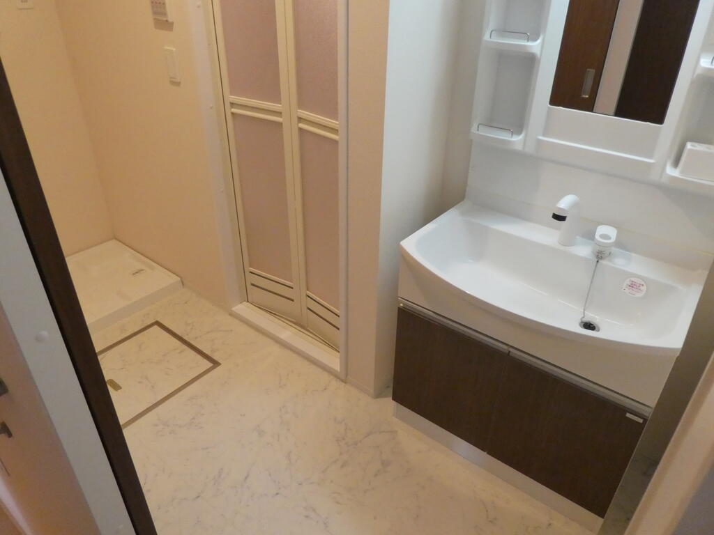 洗面設備　シャワー付き洗面台♪