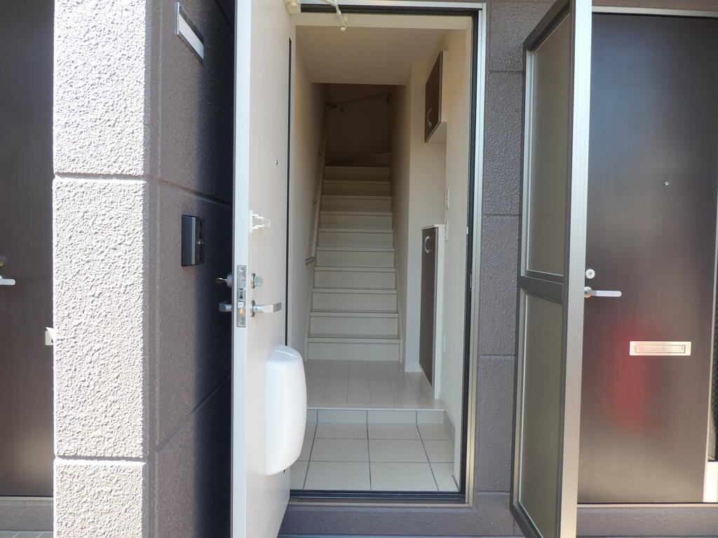 玄関　靴がたくさん入るシューズボックスあります★