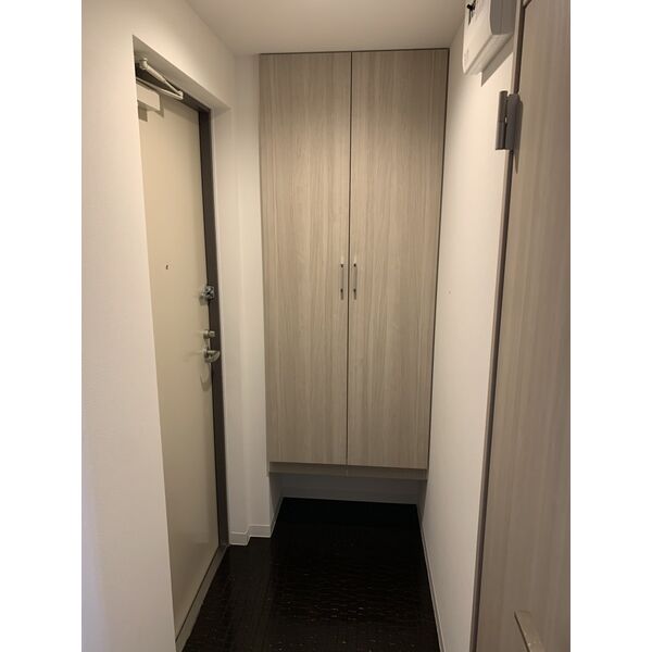 玄関　圧迫感のない玄関スペースです♪