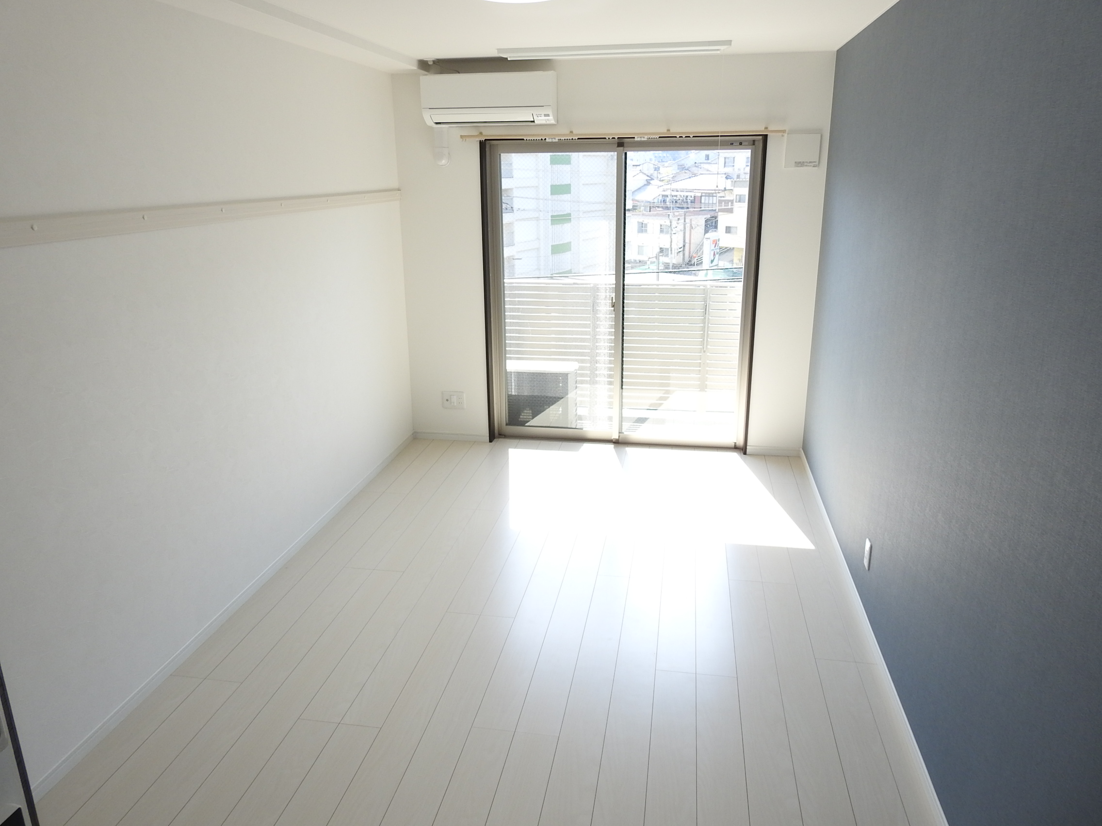 居室・リビング　※別号室のお写真になります。