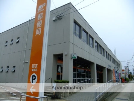 郵便局　砺波郵便局（郵便局）まで369m